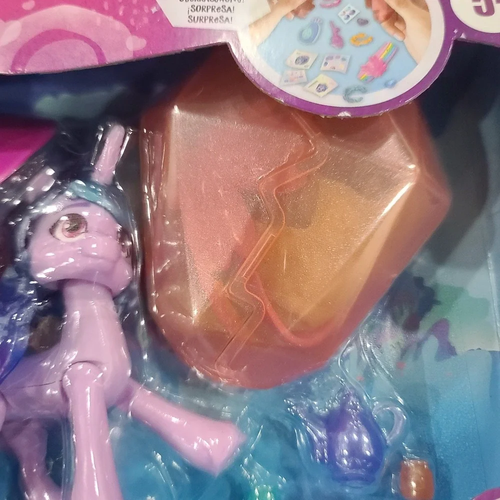 Hasbro My Little Pony Izzy MoonBow Color Changing Tea Party & Crystal Adventure